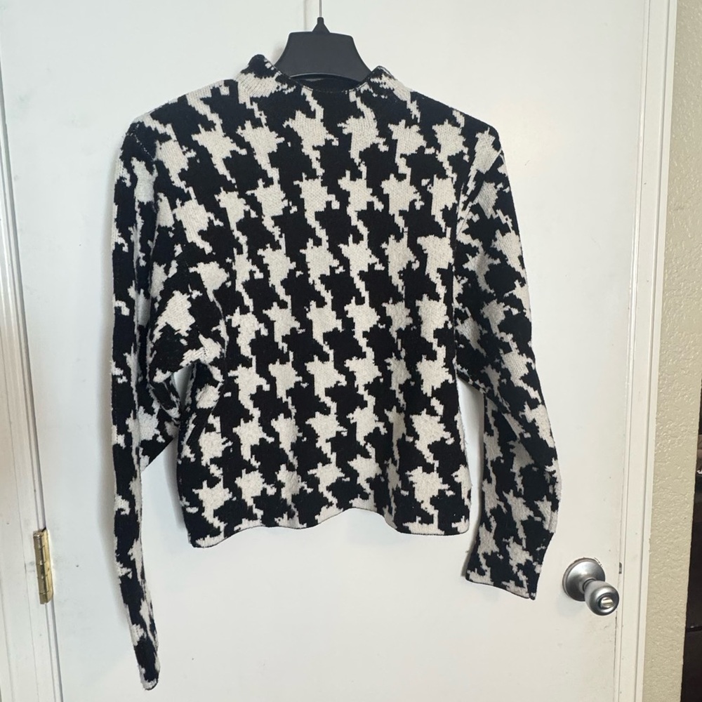 Black and White Houndstooth Knit Sweater